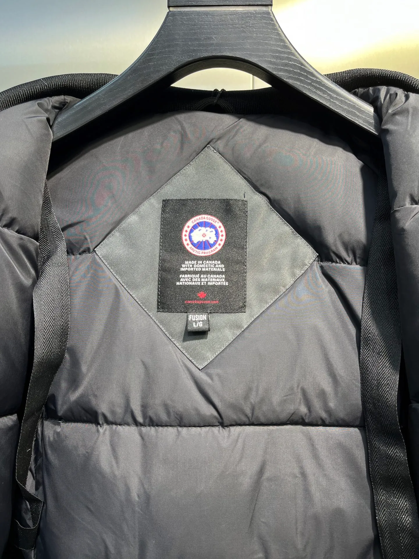 P860 🇨🇦CANADA GOOSE 12 women's models, factory direct supply: supplying global purchasing agents, micro-businesses, entities, Tmall, high-end stalls and studios, free shipping! Trillium Parka Women's 12 "popular" women's models are chosen by Arctic and Antarctic scientific expedition teams as winter wear, the Rolls-Royce of down jackets. ➖ Industry-leading anti-counterfeiting chip sensing. ➖ Imported Behringer embroidery machines and customized embroidery labels, the highest level and industry leading. ➖ Imported Korean 21-count polyester-cotton blended original fabric, TC85 waterproof coated fabric, water-repellent, windproof and wear-resistant. ➖ The new national standard 80 white duck down is filled with an average of 520 grams of down. The amount of down filled is industry-leading. ➖ 100% nylon lon lining with double double-layer sealing design to prevent velvet running, seamless thread design on cuffs! ➖ Western Canadian Green Wolf Collar. ➖ Yoshida YKK provides original factory-customized electroplated sliders. YKK two-way lockable zippers are tight and smooth and do not peel off paint. ➖ 3M composite Velcro is durable and the accessories and hardware are all custom-made. Note: Our copywriting is only simple and clear. Instead of bragging about the copywriting, it is better to compare and understand with samples. Only for the purest, most focused, most professional, highest quality, and most cost-effective!  SIZE:S-XXL